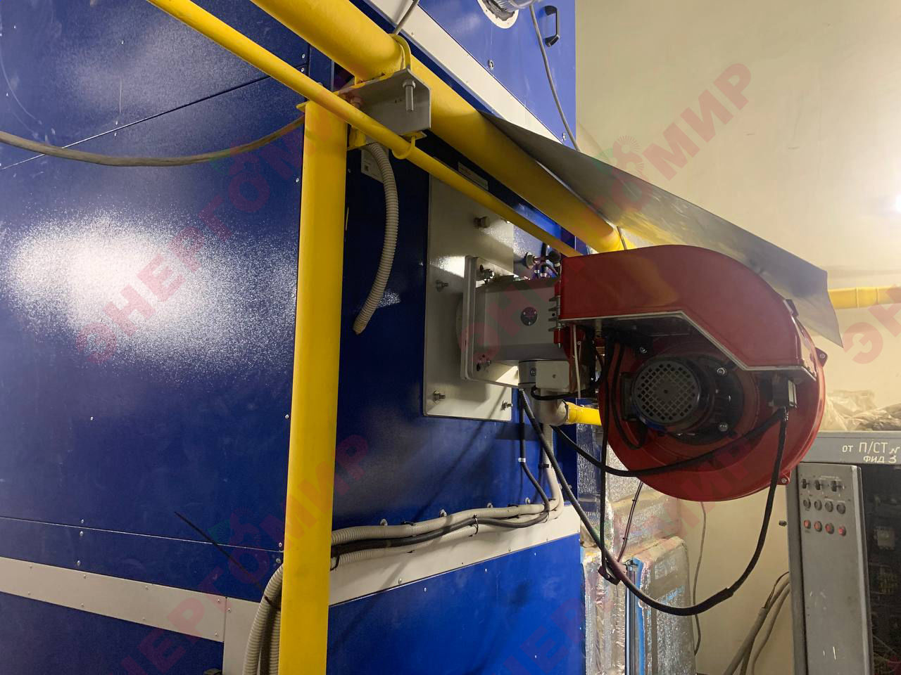 Газовая горелка Garant, установленная на теплогенераторе